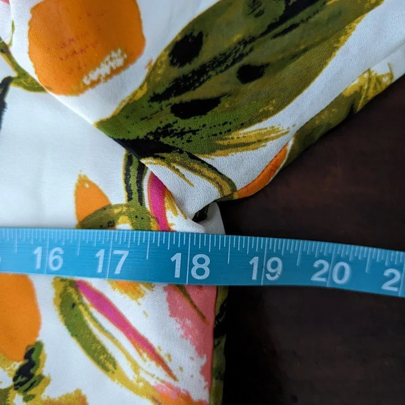 Artsy/ Floral/ Shift Dress with a Cold Shoulder Size Small - Picture 7 of 9